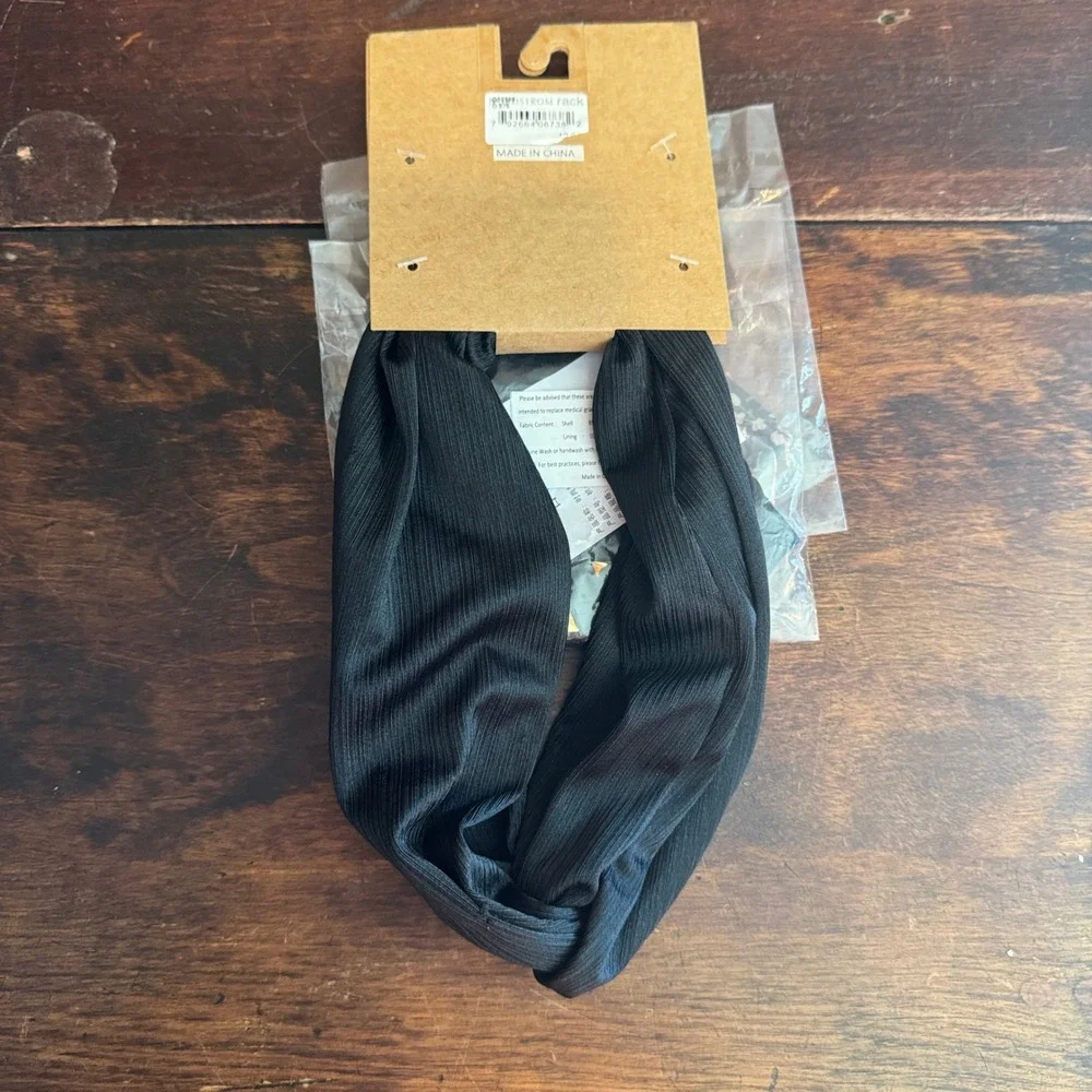 Berry Nordstrom Rack‎ Black Floral Gold Heart Set of 2 Face Masks & Headband